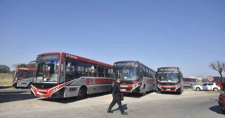 la-uta-anuncio-un-paro-de-colectivos-para-este-martes-en-el-interior-del-pais