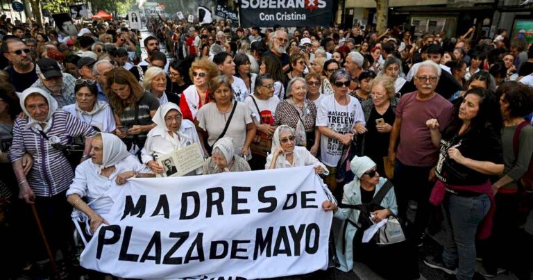 dura-carta-de-madres-de-plaza-de-mayo-contra-javier-milei-por-el-freno-a-las-universidades:-hablaron-de-«presidente-fascista»