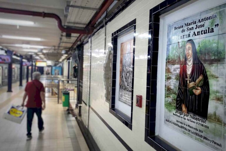 mama-antula,-homenajeada-en-el-subte-a