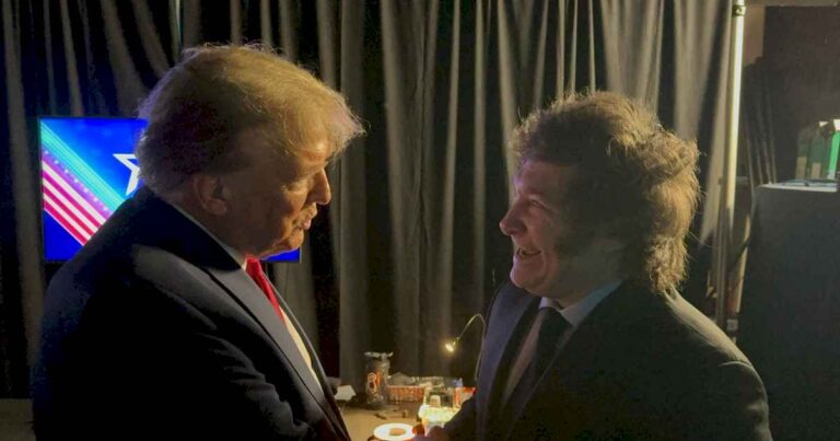 «lo-amo-porque-me-ama»:-donald-trump-volvio-a-elogiar-a-javier-milei-en-un-acto-publico