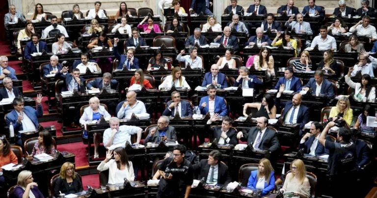 diputados-y-senadores-se-aumentan-sus-dietas-30-%-y-cobraran-mas-de-$-2,5-millones