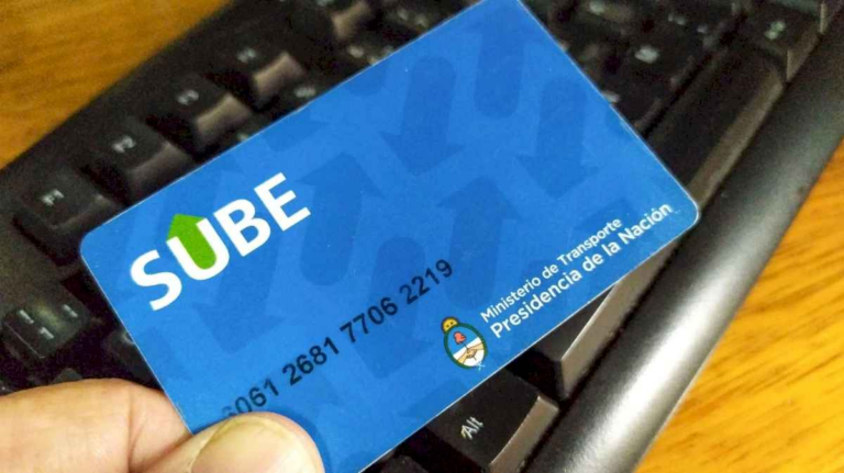 como-saber-si-mi-tarjeta-sube-esta-registrada-para-no-pagar-el-doble-en-el-transporte-publico-en-abril