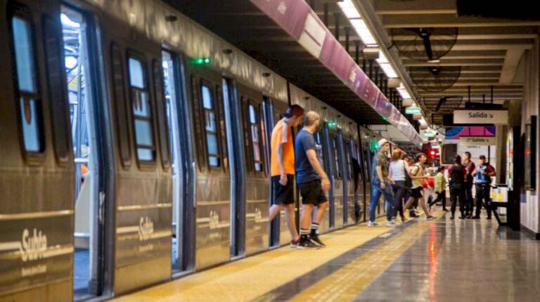 se-suspendio-la-audiencia-por-las-nuevas-tarifas-en-el-subte:-partidos-de-izquierda-realizaron-un-molinetazo