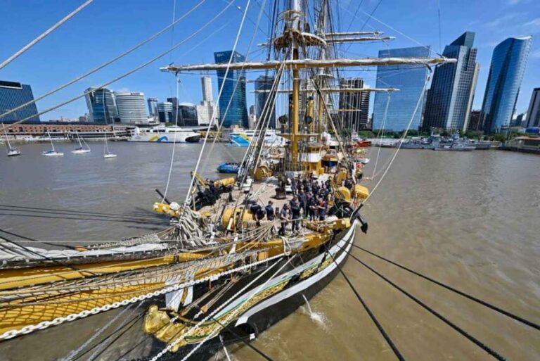 el-buque-escuela-amerigo-vespucci-en-buenos-aires