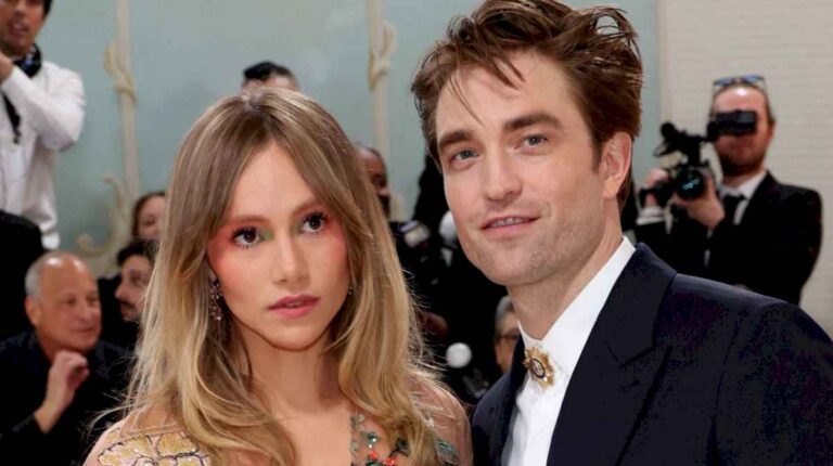 robert-pattinson-y-suki-waterhouse-confirmaron-el-nacimiento-de-su-primer-hijo-con-una-salida-familiar