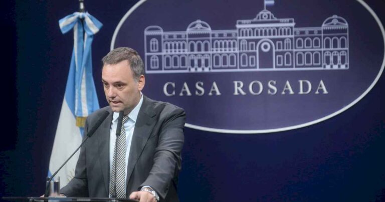 un-diputado-de-la-libertad-avanza-de-chubut-critico-al-vocero-a-manuel-adorni-por-los-datos-de-«las-fiestas-populares»