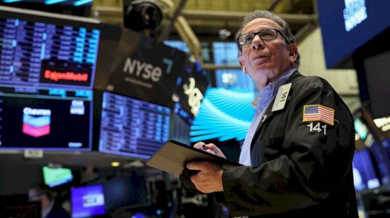 pese-al-feriado-en-el-mercado-local,-las-acciones-argentinas-en-wall-street-cayeron-mas-de-4%