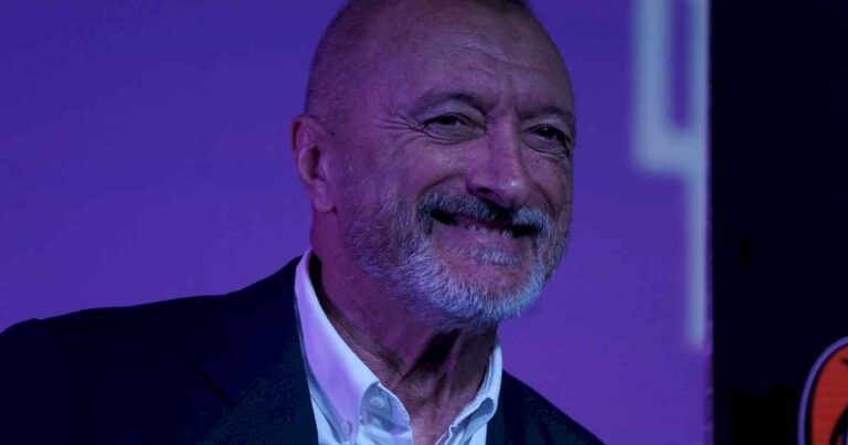 arturo-perez-reverte-cruzo-a-milei-por-sus-criticas-a-jorge-fernandez-diaz:-«los-populistas-de-derechas-son-tan-nefastos-e-imbeciles-como-los-de-izquierdas»