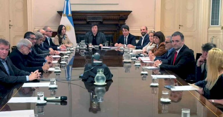 el-conflicto-en-oriente-medio:-javier-milei-ahora-dice-que-el-embajador-de-israel-no-participo-de-la-reunion-del-comite-de-crisis-del-gobierno