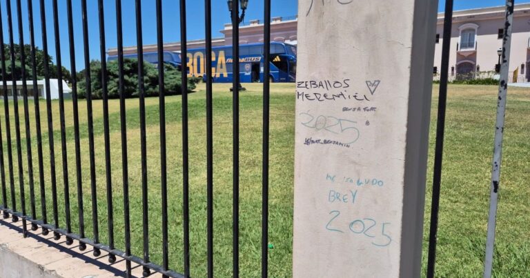Cómo vive San Nicolás la histórica visita de Boca, entre el calor y las entradas agotadas