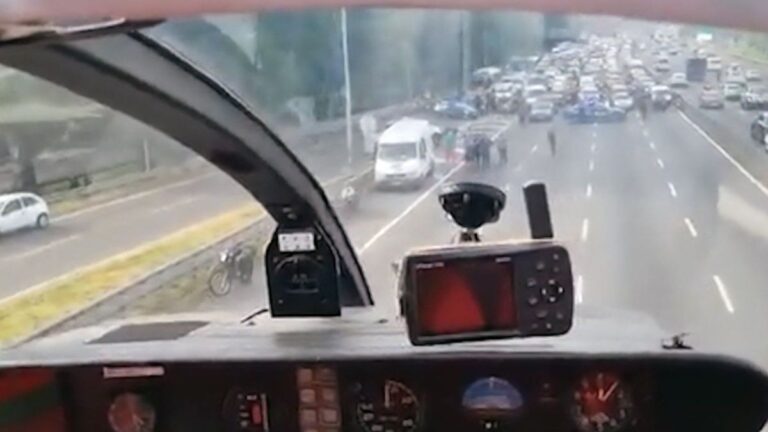 Accidente en la General Paz: el helicóptero del SAME trasladó a una motociclista herida