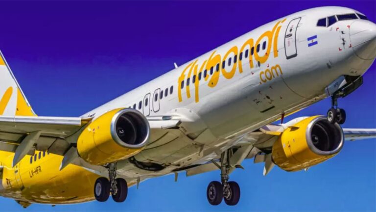 Multa de 300 millones de pesos para Flybondi por cancelación de vuelos
