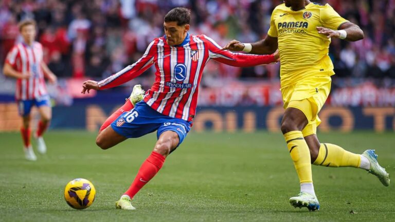 El gesto de Nahuel Molina con un hincha de Boca en el partido del Atlético de Madrid