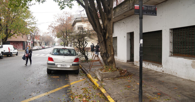 Motochorros balearon a un policía de la Ciudad en Nueva Pompeya para robarle la moto