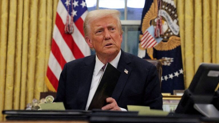 Motosierra: Donald Trump anunció recortes de personal en las embajadas estadounidenses