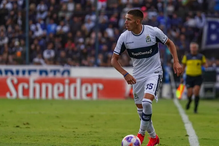 Liberaron a Alan Sosa, el futbolista de Gimnasia La Plata denunciado por su pareja