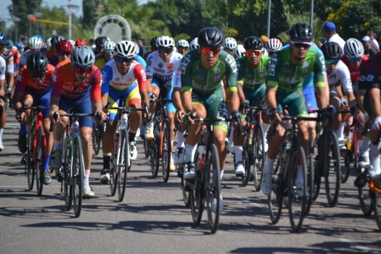 Bajo un sol abrasador Leo Cobarrubia se vistió de héroe en el sur