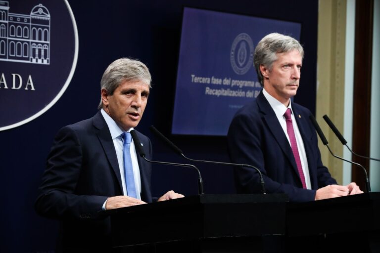 El Gobierno anunció que volvió a registrar superávit financiero en marzo