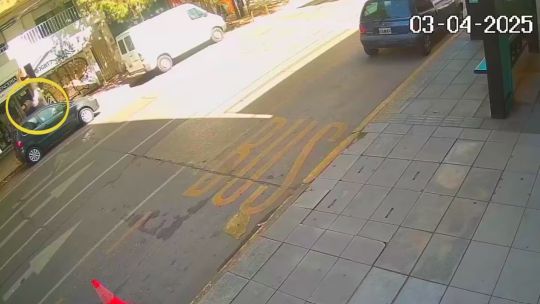 Cuatro motochorros le robaron a un matrimonio de jubilados a plena luz del día en Ramos Mejía