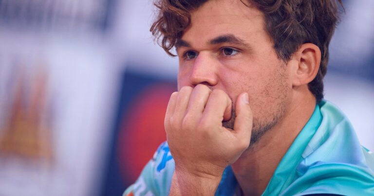 Magnus Carlsen tuvo un ataque de ira tras perder una partida increíble contra Gukesh Dommaraju