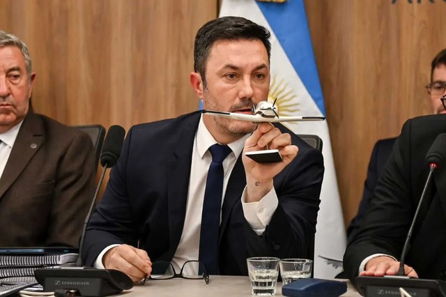 La fábrica de aviones gastó u$s63 millones en una maqueta y paga sueldos en cuotas