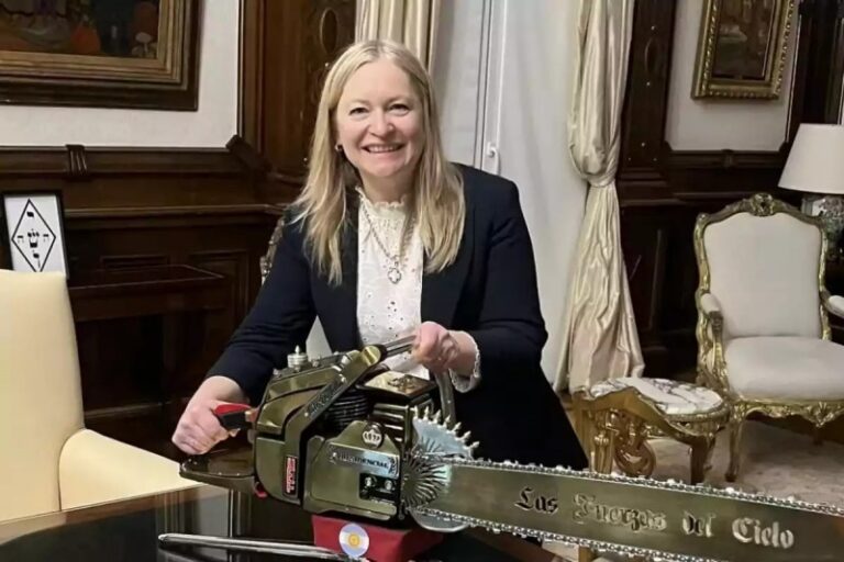 La vice gobernadora Hebe Casado contrató una podóloga como asesora que cobra $3,5 millones
