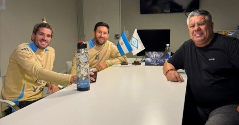 La foto cábala de Tapia con Messi y De Paul ya salió ahora toca Colombia