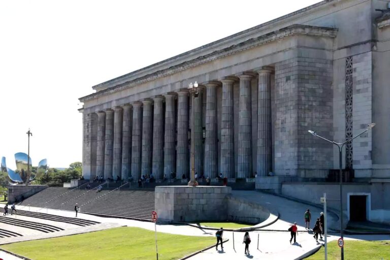 La UBA rechazó un proyecto para apoyar a Cristina Kirchner y repudiar a la Corte
