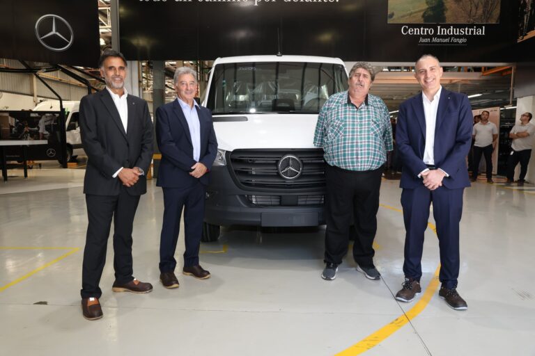La empresa que se quedó con Mercedes-Benz en la Argentina buscará producir e invertir más