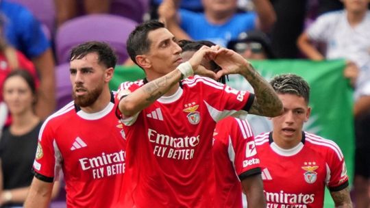 Benfica también aplastó a Auclkand City con doblete de Di María: las chances de Boca