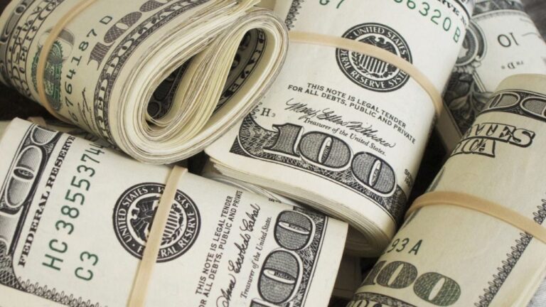 Qué sucedió con el dólar en la semana más corta del año