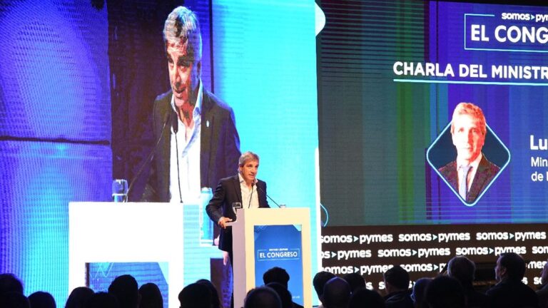 Luis Caputo justificó el déficit externo: «Es absolutamente razonable y hasta sano»