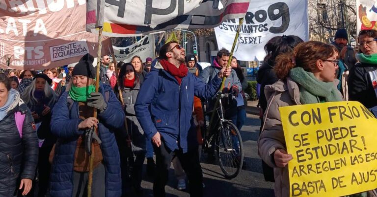 La Plata. Movilización por calefacción en las escuelas