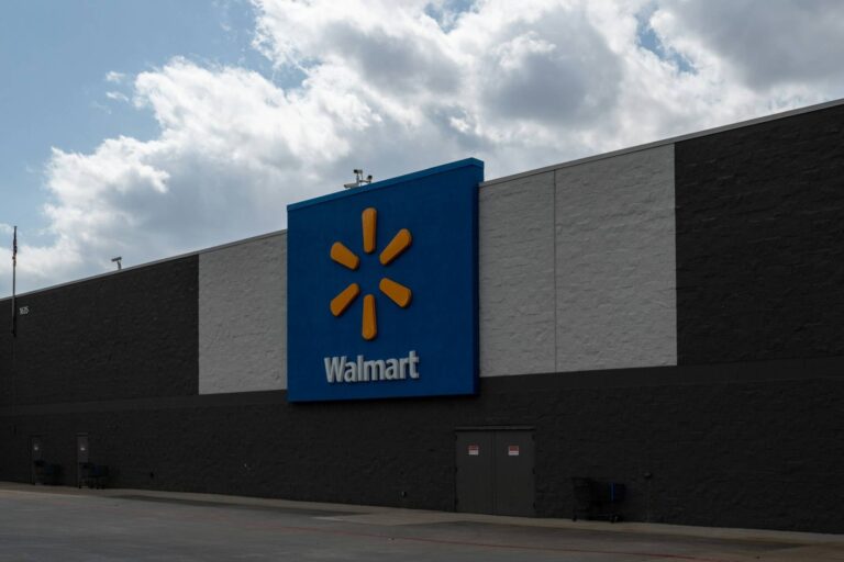 Así son las nuevas tiendas oscuras de Walmart: están enfocadas en este tipo de clientes