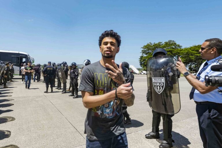 Así se gestó el intercambio de prisioneros entre EE.UU. y Venezuela, tras la liberación de migrantes deportados al Cecot