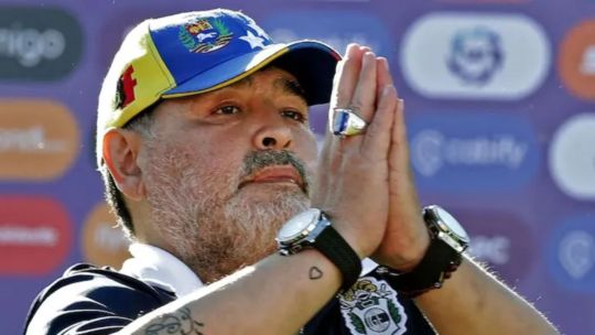 Caso Maradona: entre gritos y con otro escándalo, se suspendió la primera audiencia con los nuevos jueces