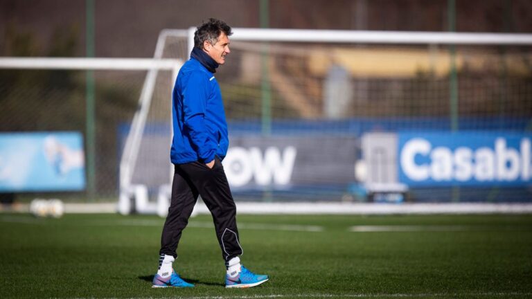 Guillermo Barros Schelotto se refirió al interés de Vélez por Zeballos: «No sé nada»