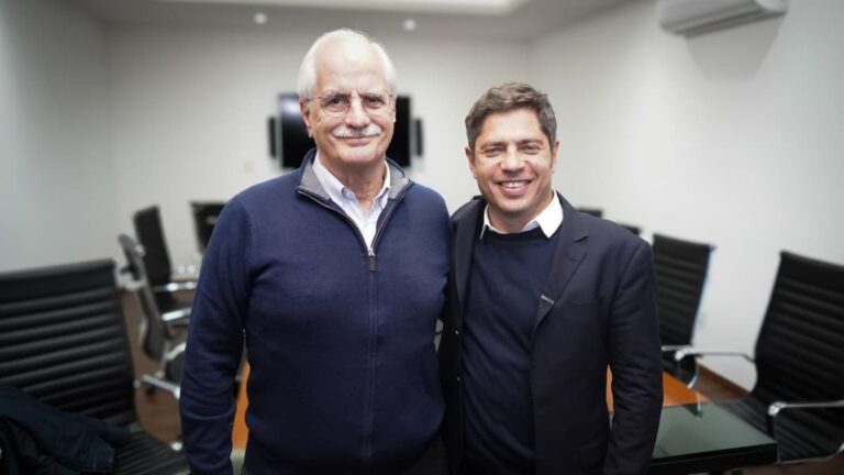 Axel Kicillof compartió un acto junto a Jorge Taiana en Ensenada: «Hay un ataque sin precedentes contra los trabajadores»