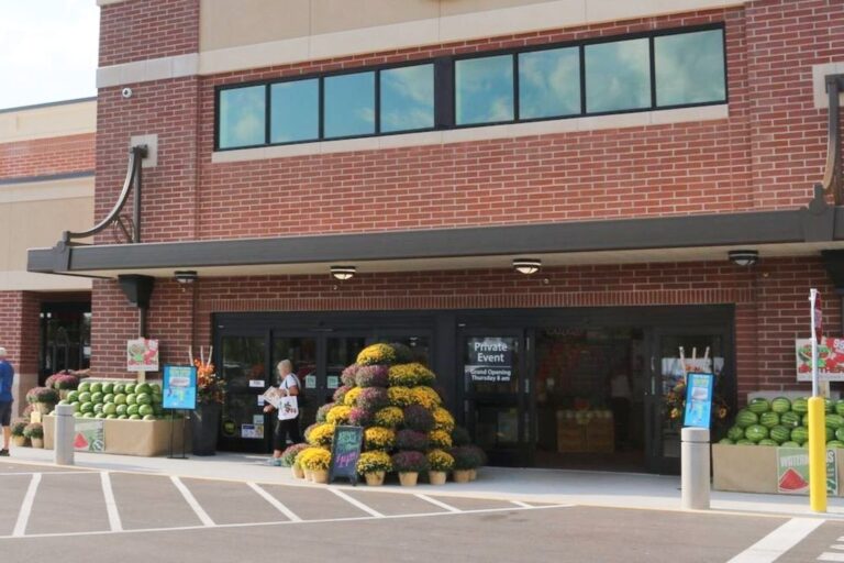 La doble mala noticia de un histórico supermercado: despide a 1000 empleados y confirma el cierre de 60 tiendas
