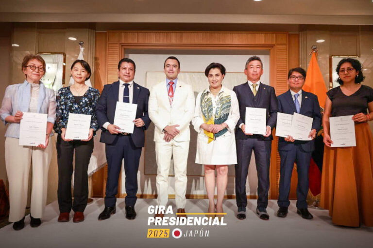 Noboa impulsa acuerdos comerciales con Japón y anuncia donación de carros para jóvenes