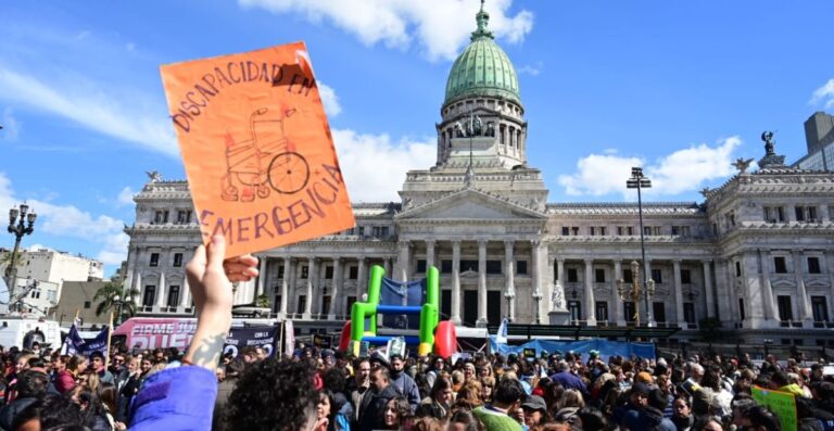 Gran golpe contra Milei. Gracias a la movilización, se volteó el veto en el Senado