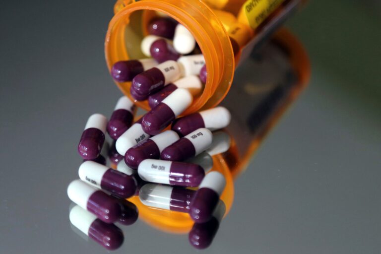 La Anmat suspendió las actividades productivas de un laboratorio por implicar un riesgo para la salud pública