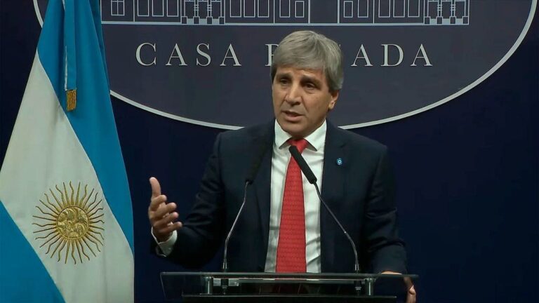 Luis Caputo cruzó a la oposición antes de la sesión en el Senado por los ATN: «Están tratando de voltear al Presidente»