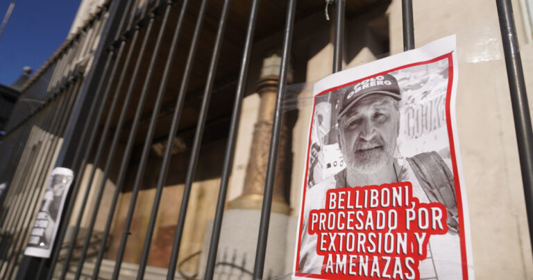 «Belliboni chorro»: Capital Humano amaneció con carteles contra el líder piquetero en la previa de la marcha por los alimentos de los comedores